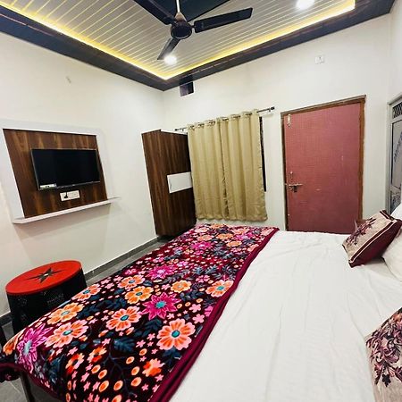 Готель The Nirmala Palace Ayodhya Екстер'єр фото