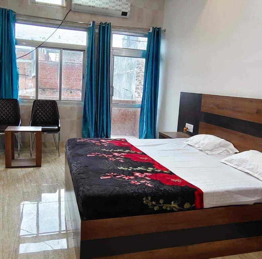 Готель The Nirmala Palace Ayodhya Екстер'єр фото