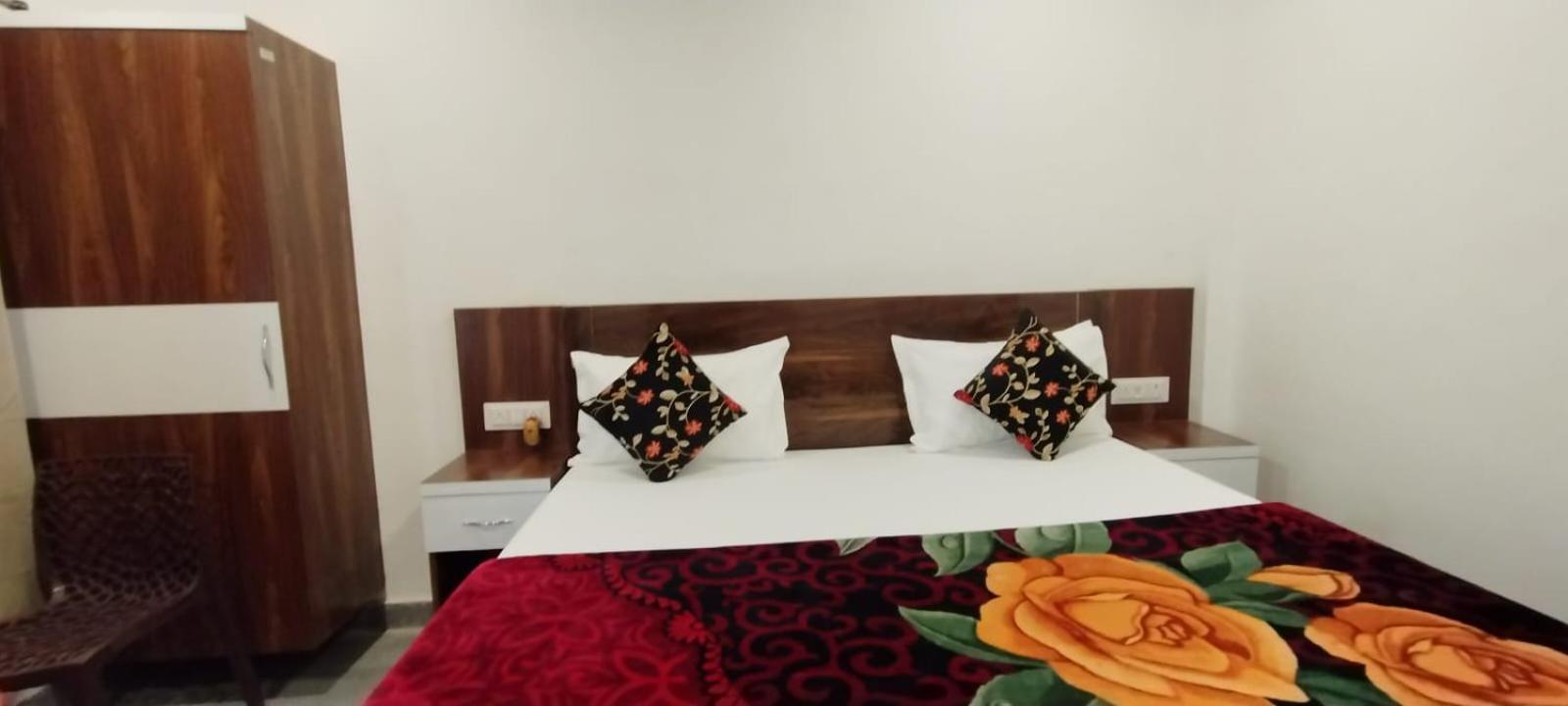 Готель The Nirmala Palace Ayodhya Екстер'єр фото