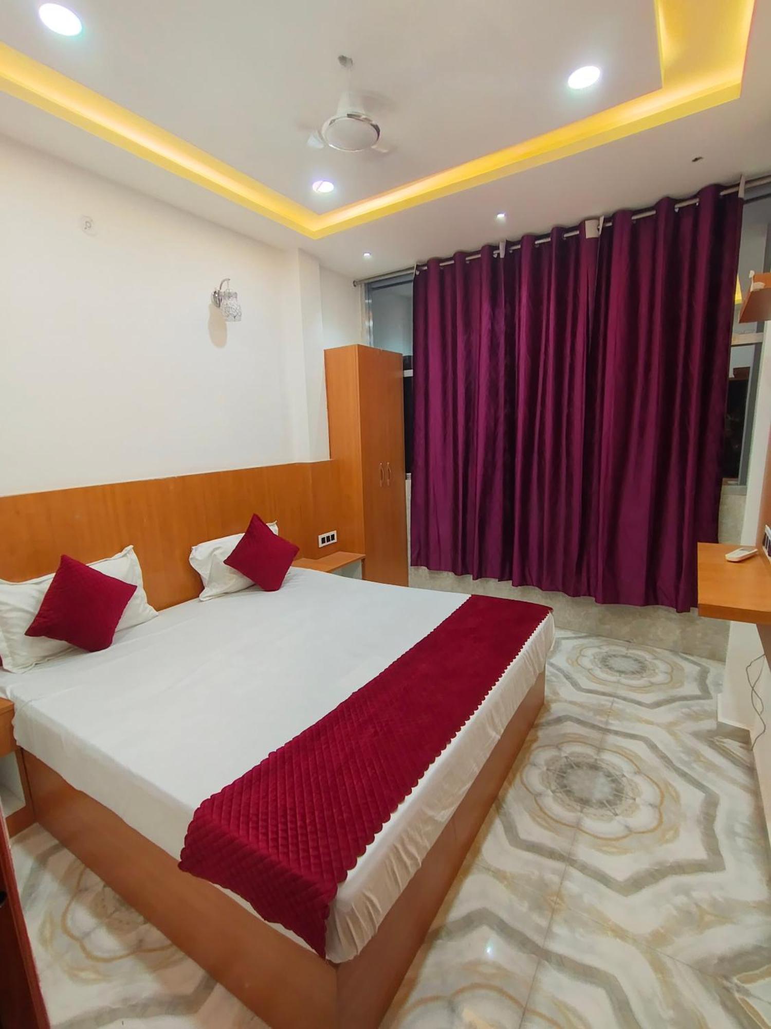 Готель The Nirmala Palace Ayodhya Екстер'єр фото